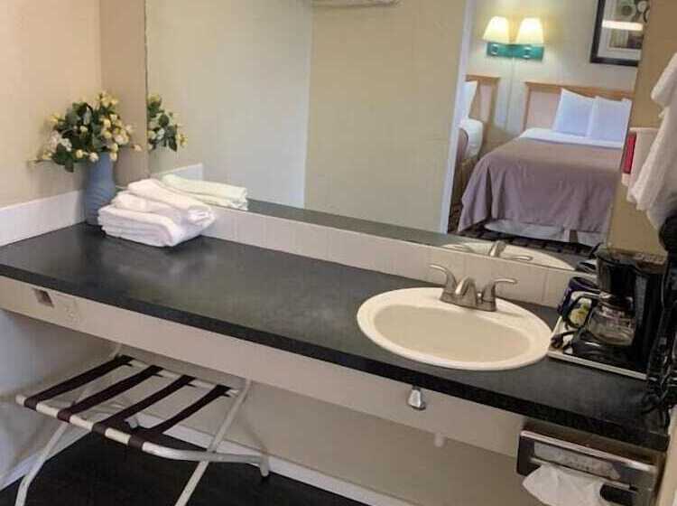 Номер Стандарт 2 Двуспальные Кровати, Economy Inn