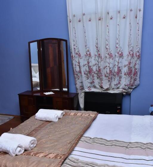 اتاق استاندارد, Shorena's House