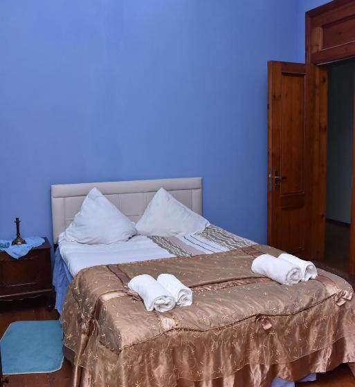 اتاق استاندارد, Shorena's House
