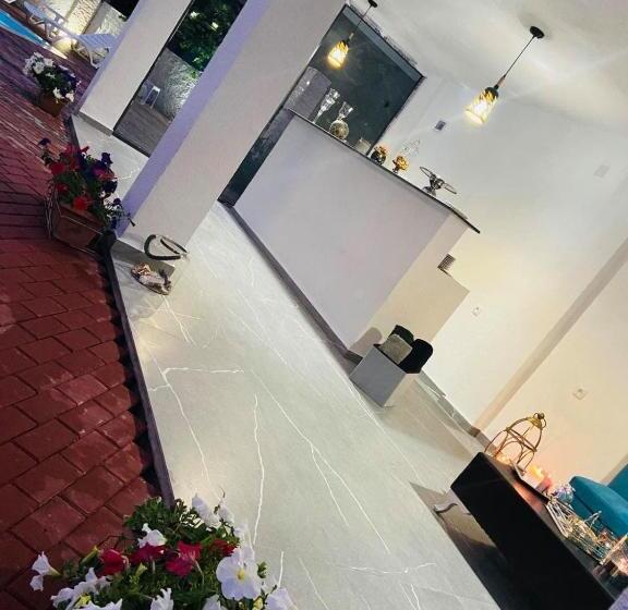 اتاق استاندارد با چشم‌انداز کوهستان, New House Kobuleti