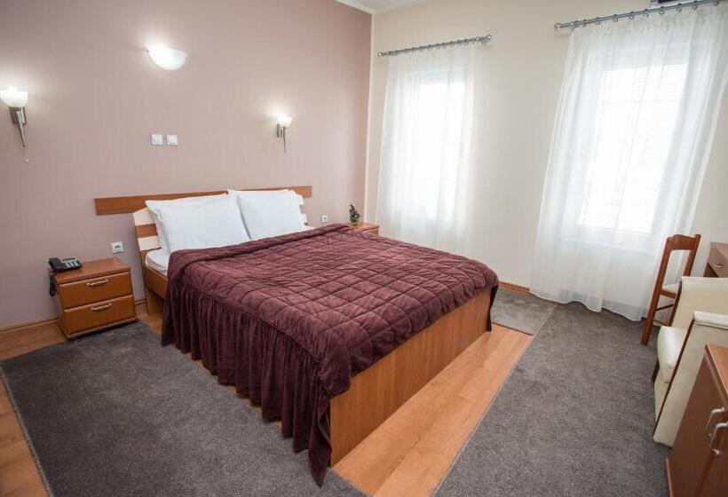 اتاق استاندارد, Sin Kom Hotel Garni