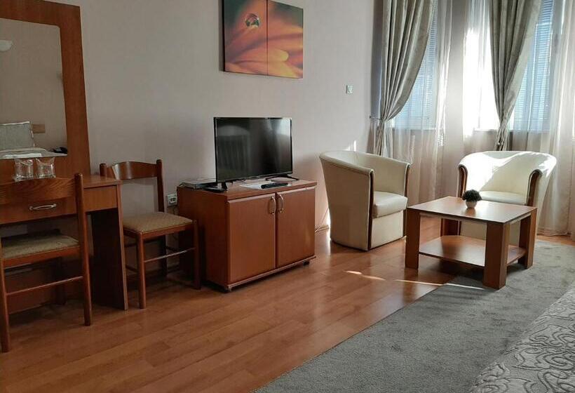 اتاق راحتی, Sin Kom Hotel Garni
