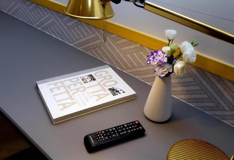 اتاق لوکس, Roma Five Suites