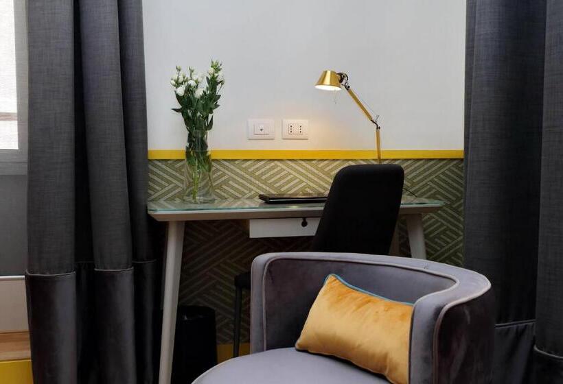 اتاق لوکس با چشم‌انداز, Roma Five Suites