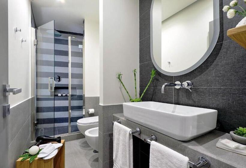 اتاق لوکس با چشم‌انداز, Roma Five Suites