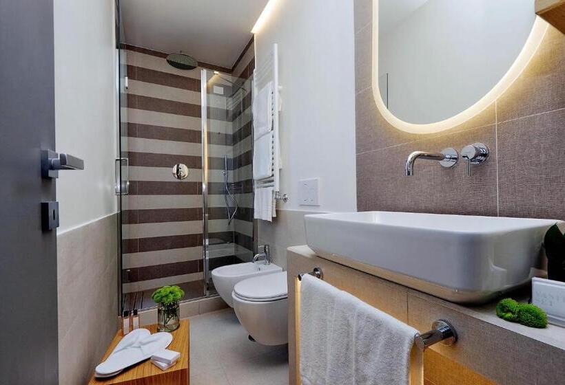 سوییت جونیور, Roma Five Suites