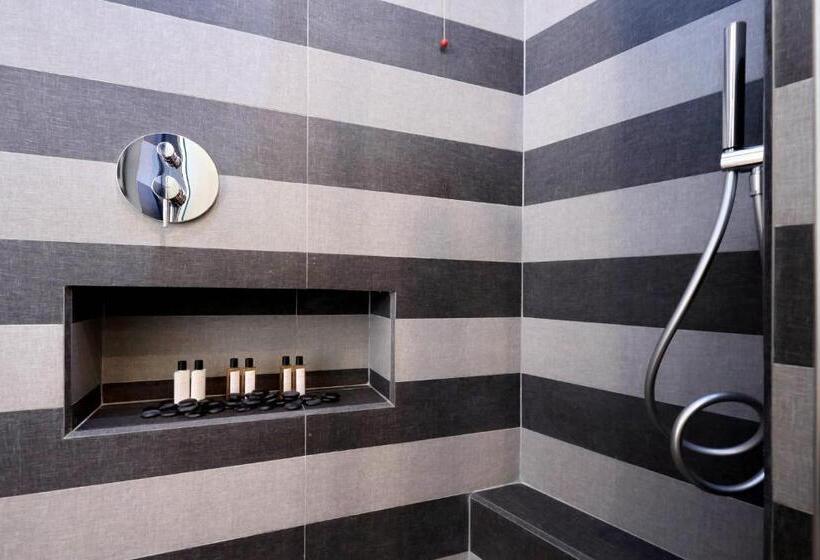 اتاق لوکس با چشم‌انداز, Roma Five Suites