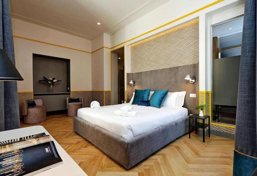 اتاق لوکس با چشم‌انداز, Roma Five Suites