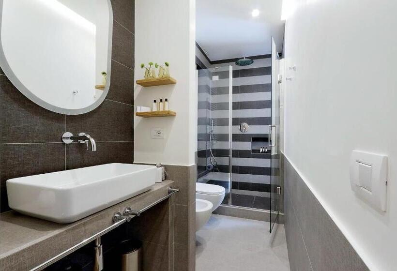 اتاق لوکس با چشم‌انداز, Roma Five Suites