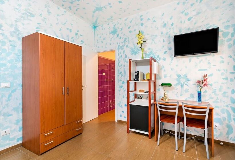 غرفة قياسية ثلاثية, Lia Rooms 4