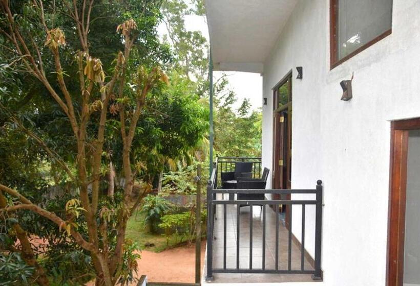 اتاق لوکس با بالکن, Thinaya Lake Resort