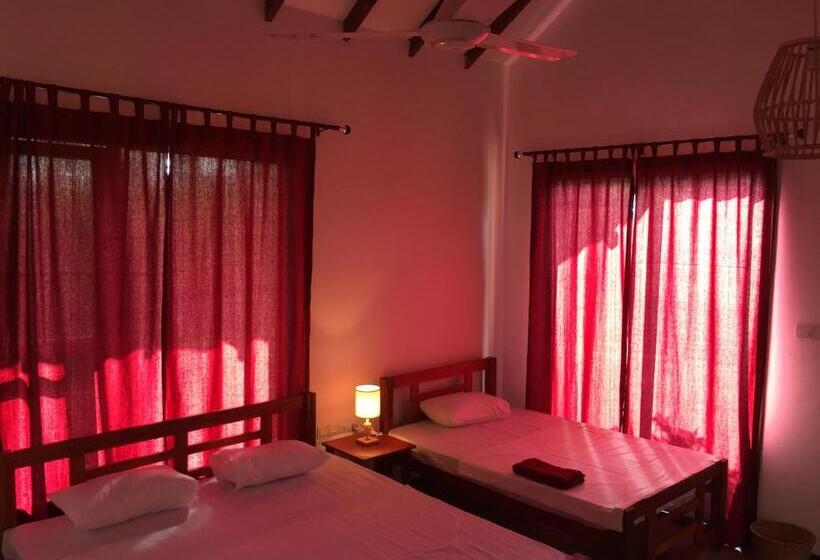اتاق لوکس با بالکن, Sky Forest