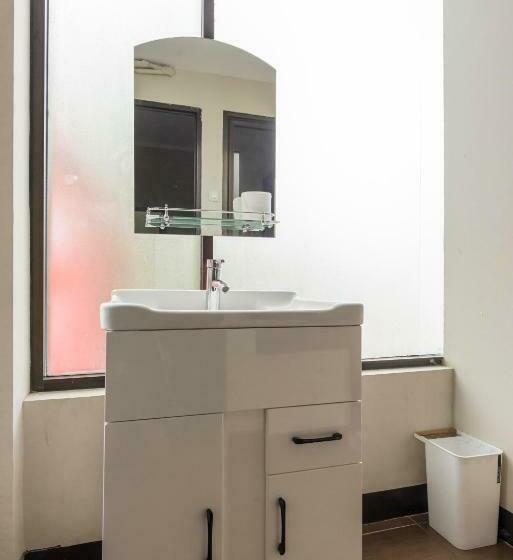 اتاق استاندارد, Reddoorz Near Grand City Mall 2