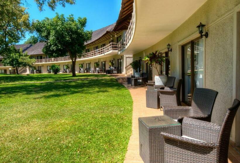 اتاق استاندارد با چشم‌انداز رودخانه, Azambezi River Lodge