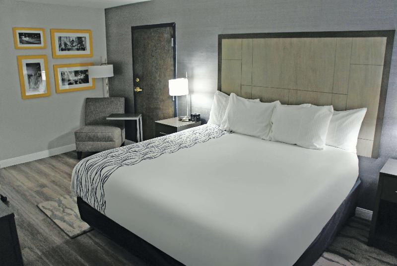اتاق استاندارد با تخت بزرگ, La Quinta By Wyndham Raleigh Downtown North