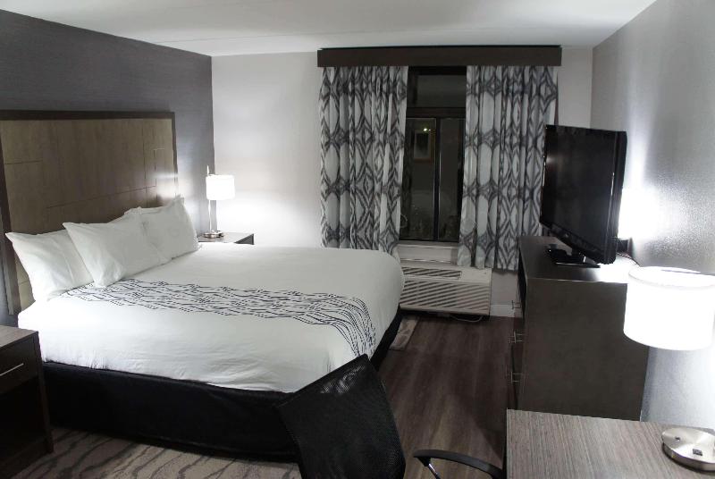 اتاق استاندارد با تخت بزرگ, La Quinta By Wyndham Raleigh Downtown North