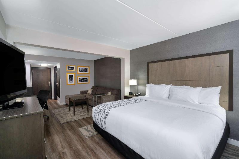 اتاق لوکس با تخت بزرگ, La Quinta By Wyndham Raleigh Downtown North