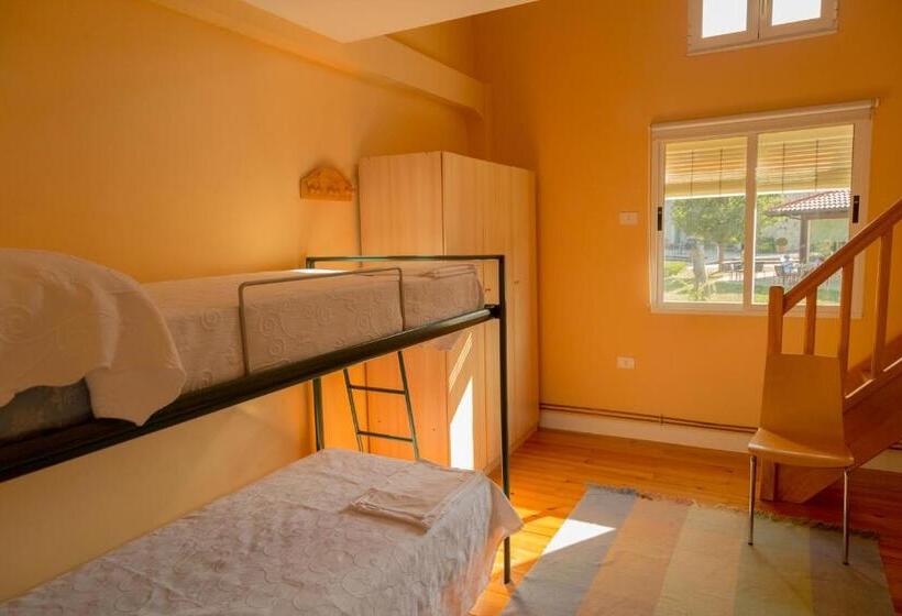 Кровать в Общей Комнате, Amalurra Ecohotel & Retreat Center