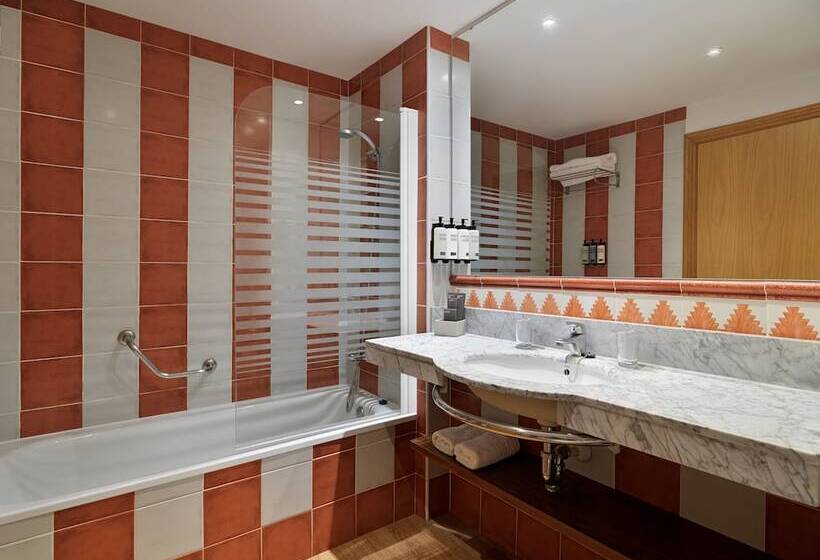 Quarto Familiar, H10 Salauris Palace