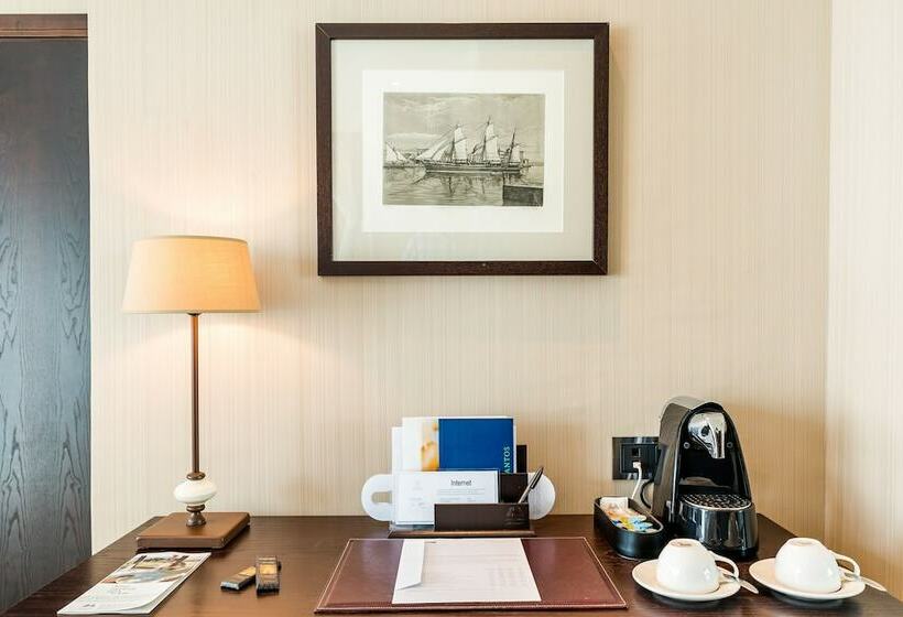 주니어 스위트, Nixe Palace