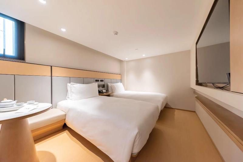 Quarto Estandar, Ji  Shanghai Longyang Road Magnetic Levitation Station