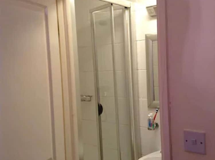 اتاق استاندارد, Acorn Guest House