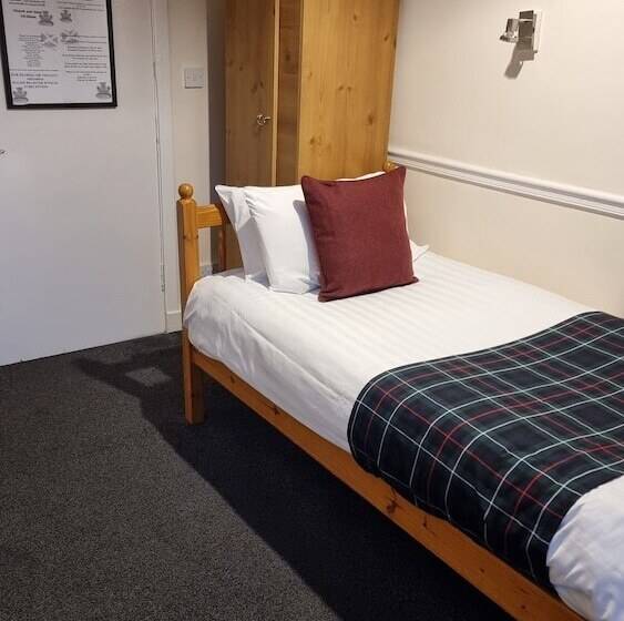 חדר סטנדרט לשלושה, The Hampton Court Guesthouse
