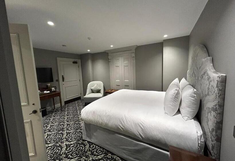 اتاق لوکس, No. 30 Knightsbridge