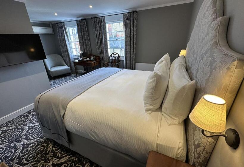اتاق لوکس, No. 30 Knightsbridge