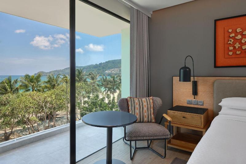 سوئیت با تخت بزرگ, Four Points By Sheraton Phuket Patong Beach Resort