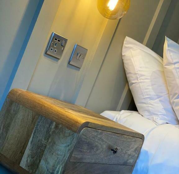 اتاق لوکس با تخت بزرگ, Lodge At Tap Haus
