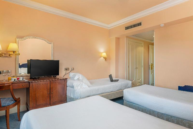 اتاق استاندارد سه نفره, Hospedium Hotel Blu Sondika