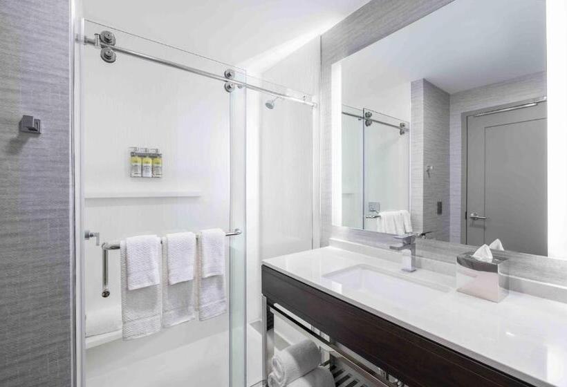 디럭스 스위트 킹 침대, Staybridge Suites   Boston Logan Airport   Revere, An Ihg