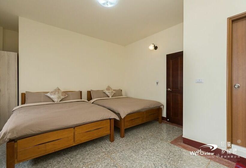 اتاق پریمیوم چهارنفره, Blackfoot Homestay