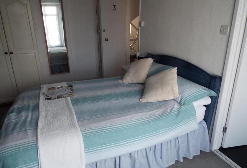 Семейный Номер, Corner House Guest House