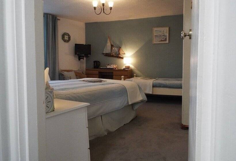 Семейный Номер, Corner House Guest House