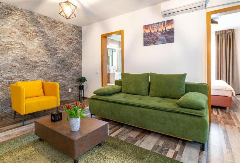 テラス付き１ベッドルームアパートメント, Tci Apartments