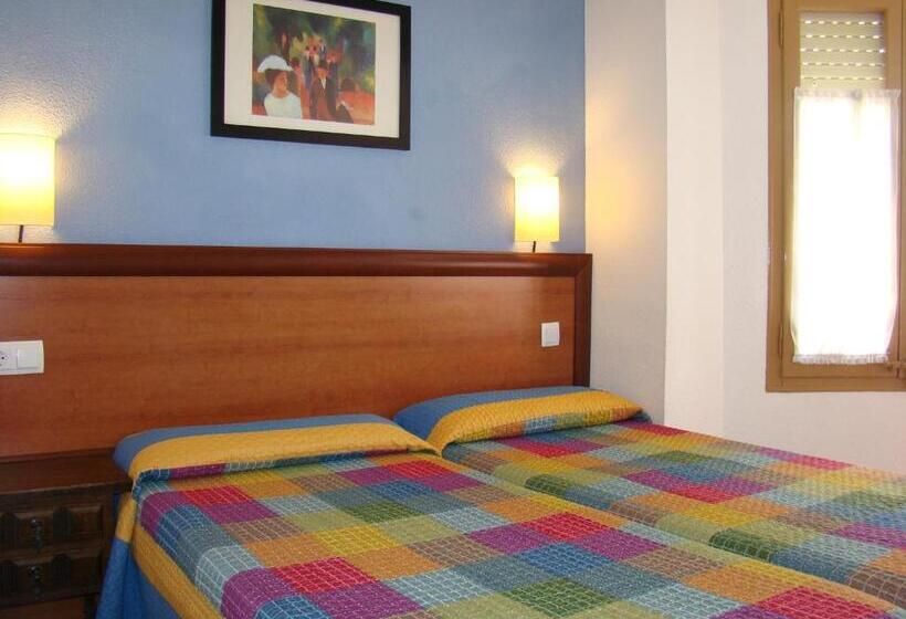 اتاق استاندارد سه نفره, Hostal Platja