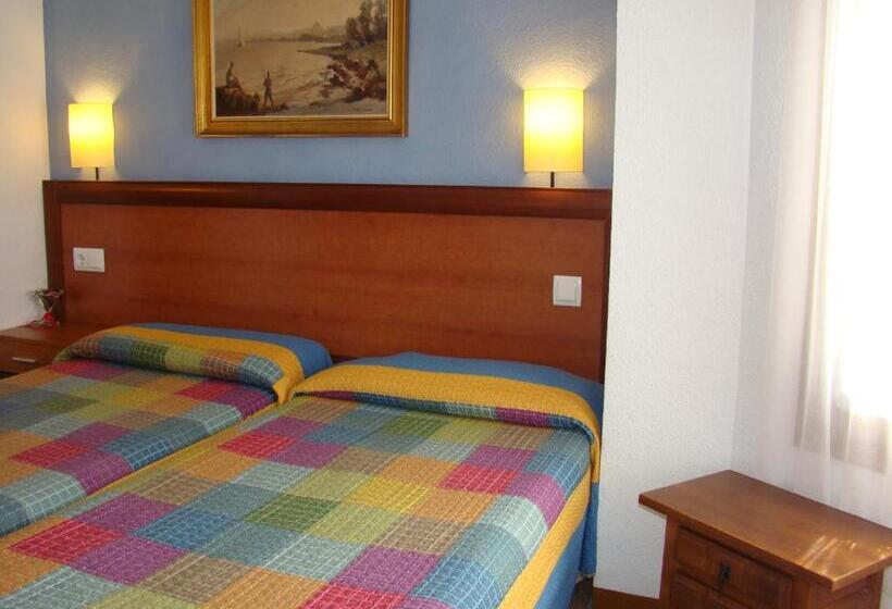 اتاق استاندارد سه نفره, Hostal Platja