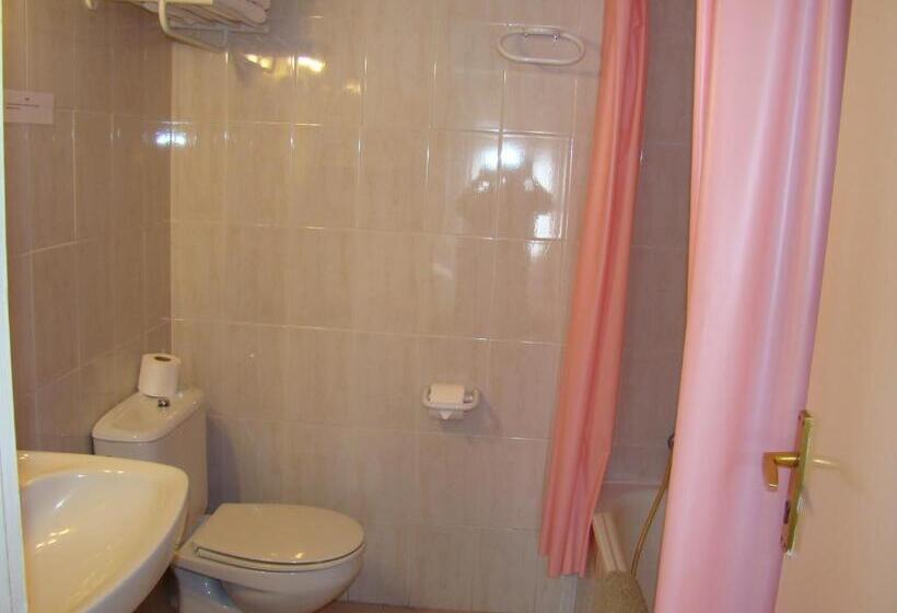 اتاق استاندارد سه نفره, Hostal Platja