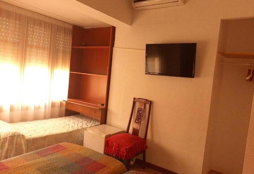 اتاق استاندارد سه نفره, Hostal Platja