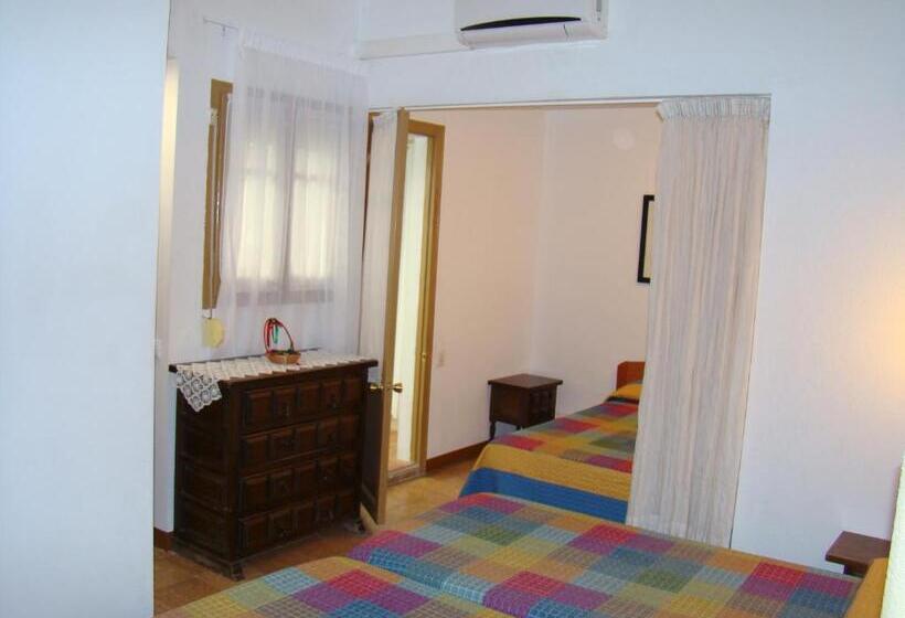 اتاق خانوادگی, Hostal Platja