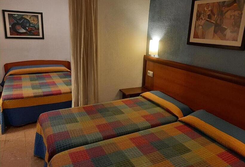 اتاق خانوادگی, Hostal Platja