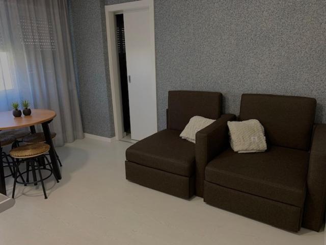 استودیو خانوادگی, Bus Station Suites & Studios