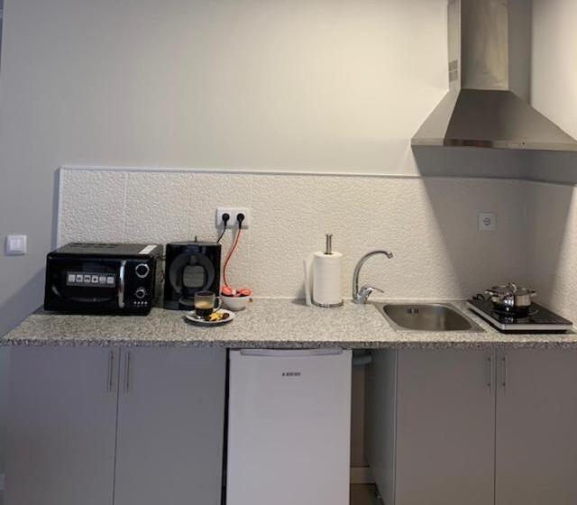 استودیو خانوادگی, Bus Station Suites & Studios