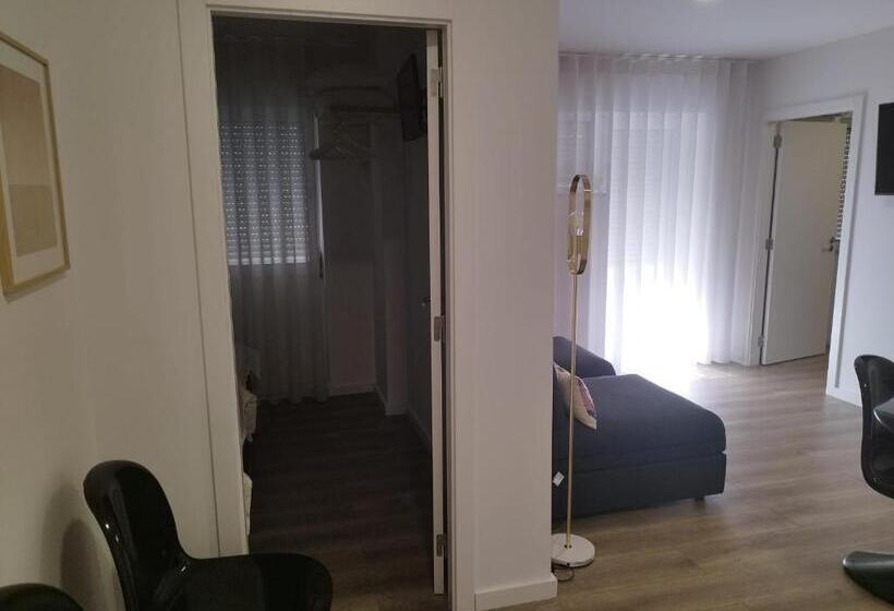 استودیوی سوپریور, Bus Station Suites & Studios