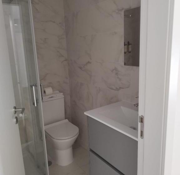 استودیوی سوپریور, Bus Station Suites & Studios