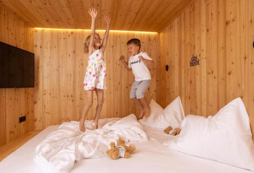 اتاق خانوادگی با چشم‌انداز کوه, Das Bleibt Alpine Suites