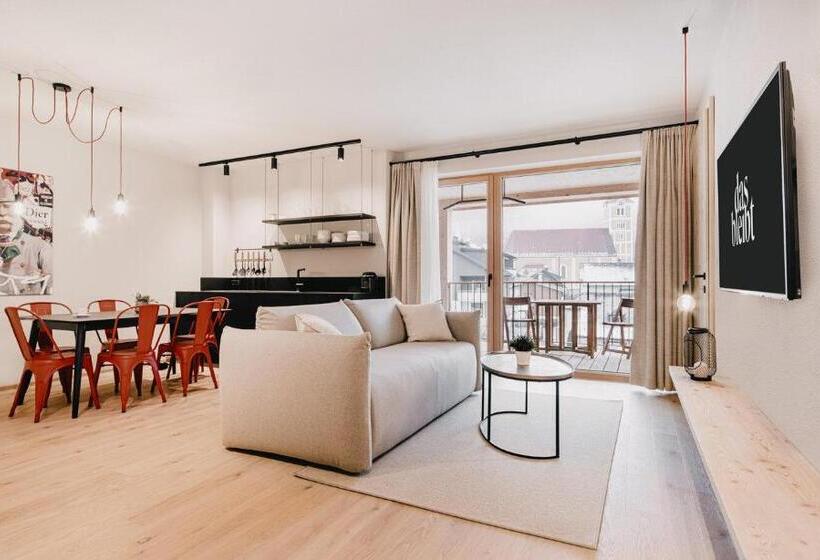 اتاق خانوادگی با چشم‌انداز کوه, Das Bleibt Alpine Suites