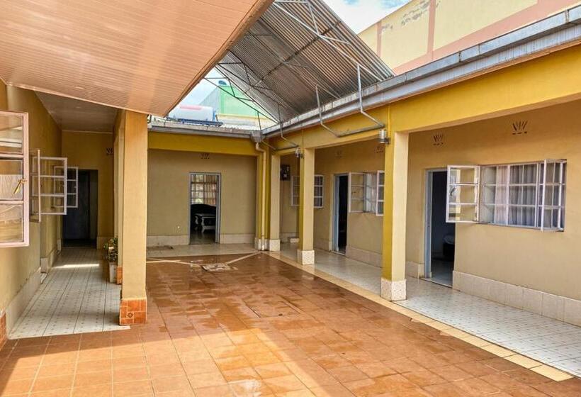 اتاق اکونومی, Tulia Lodge